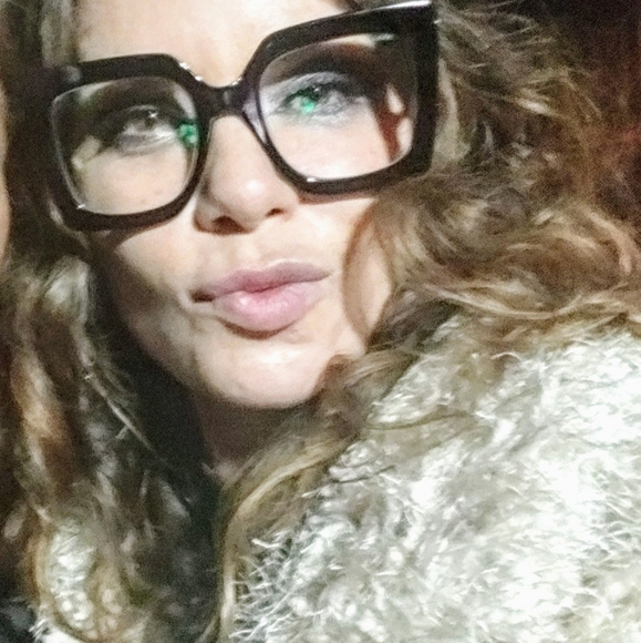 Meet your Posher, Paulina - Picture 1 of 2